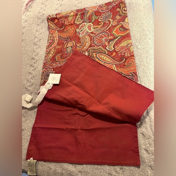 Pottery Barn Ana Paisley Table Runner and Four Napkins, GUC. Ana Paisley - Picture 2 of 8
